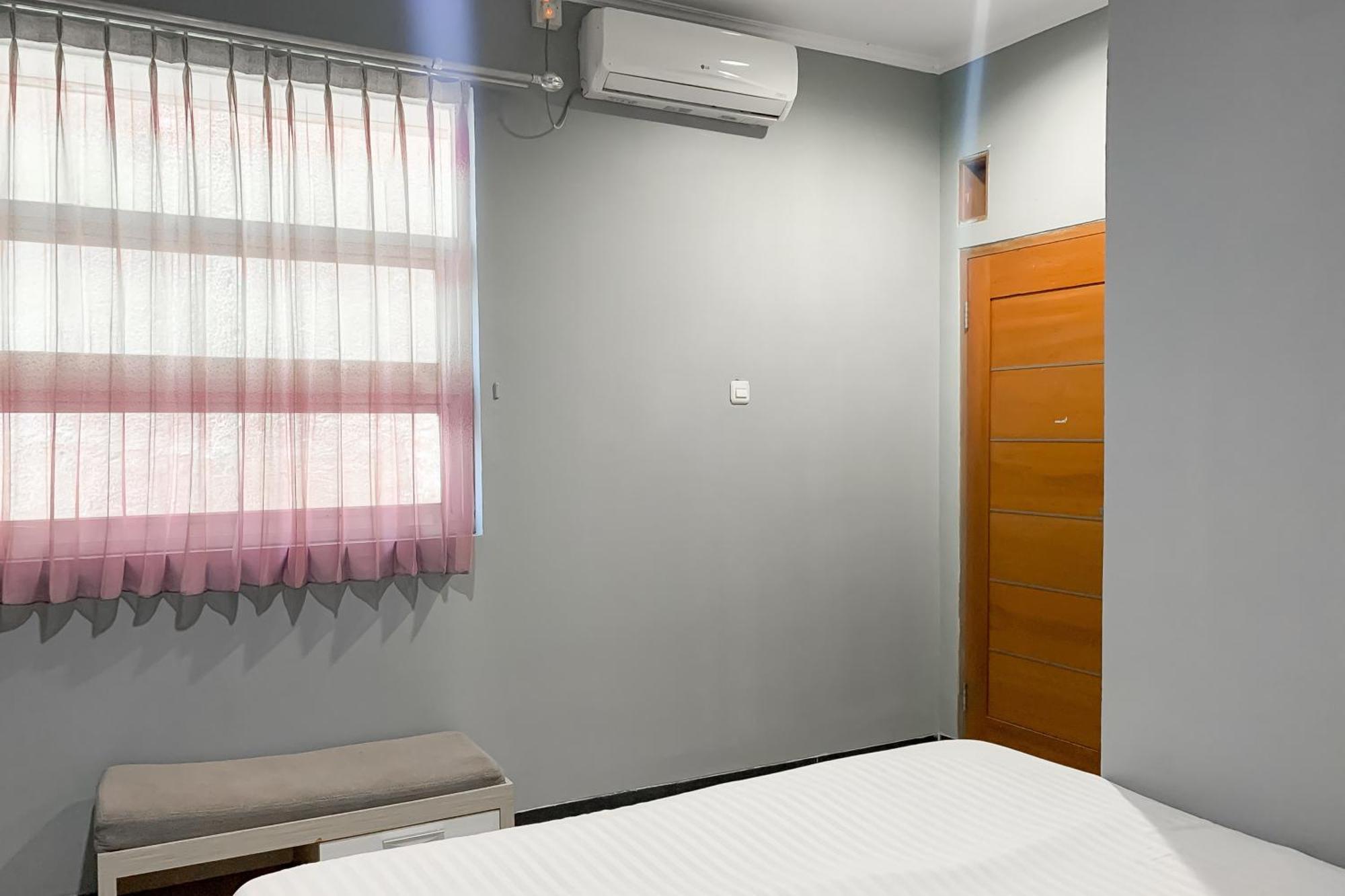 Karins Guesthouse Syariah Redpartner Bandung Extérieur photo