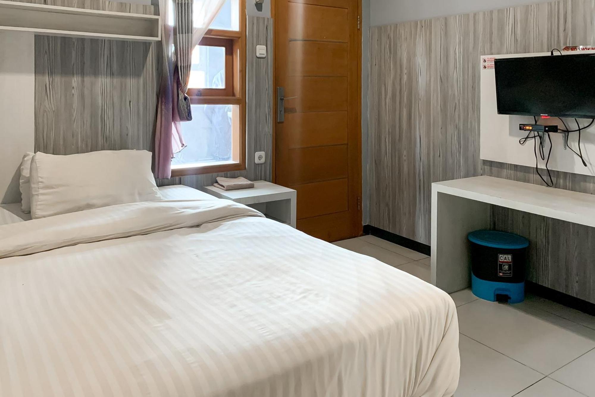 Karins Guesthouse Syariah Redpartner Bandung Extérieur photo